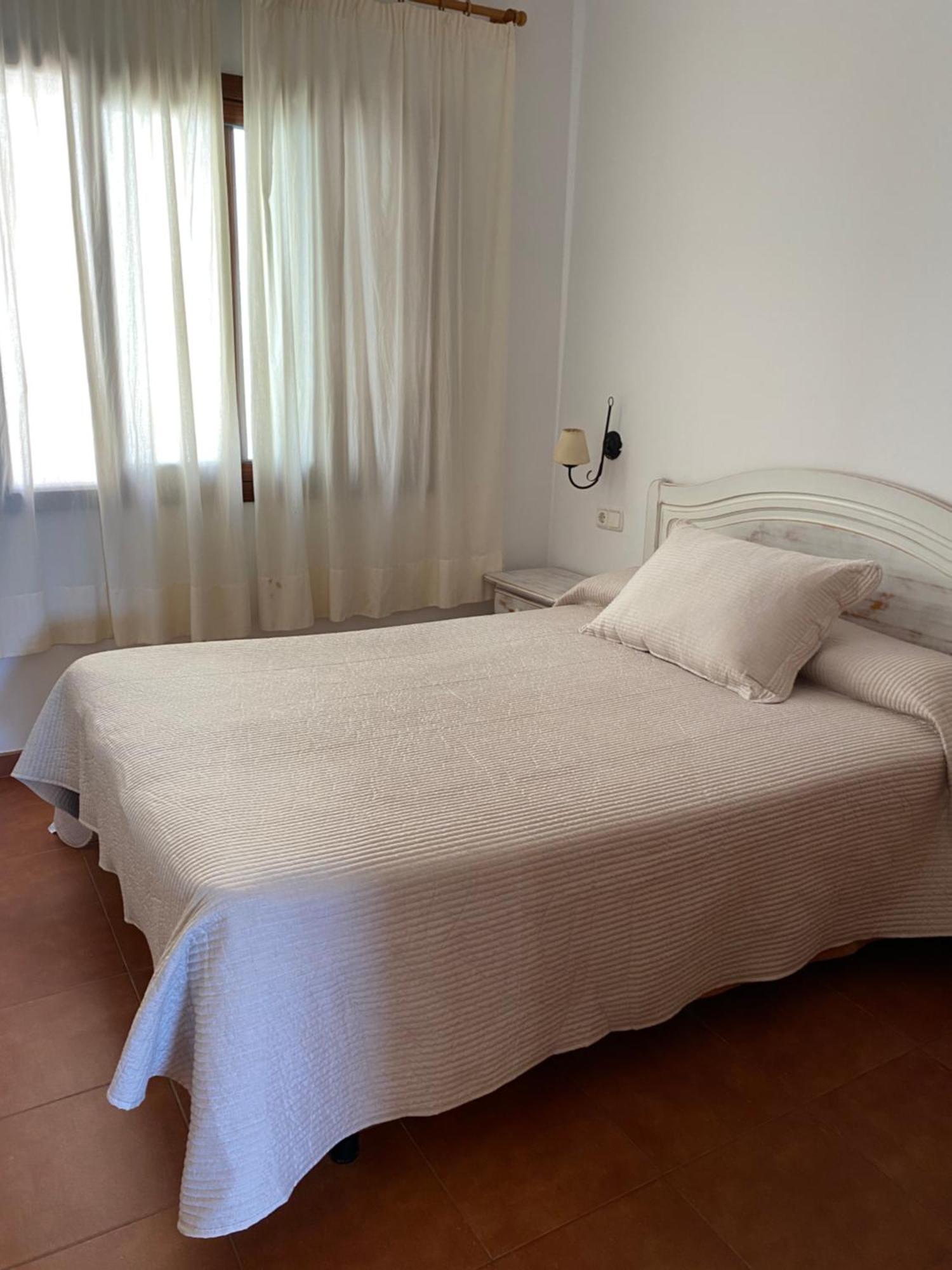 Apartamentos Llorca Platja de l'Almadrava Luaran gambar