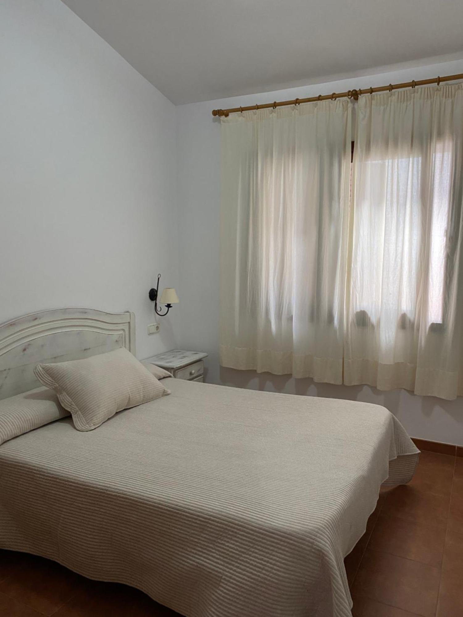 Apartamentos Llorca Platja de l'Almadrava Luaran gambar