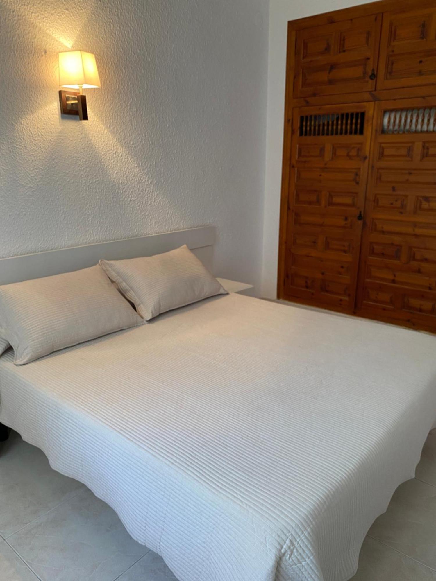 Apartamentos Llorca Platja de l'Almadrava Luaran gambar