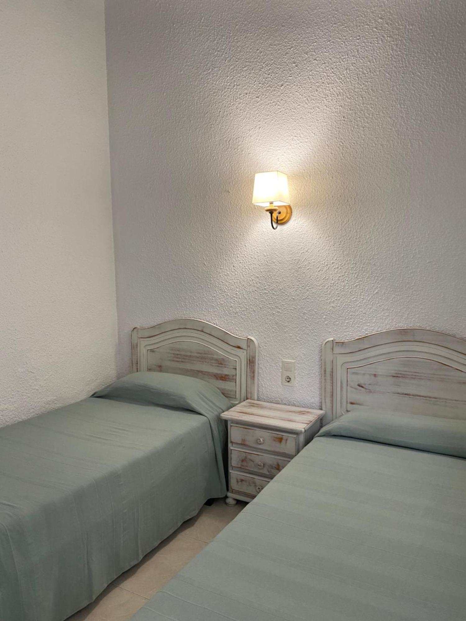 Apartamentos Llorca Platja de l'Almadrava Luaran gambar